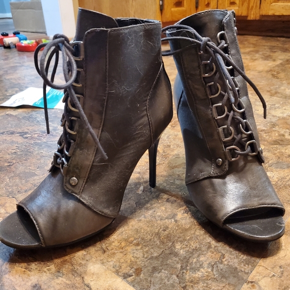 Vera Wang Heels Size 7 - Picture 2 of 4